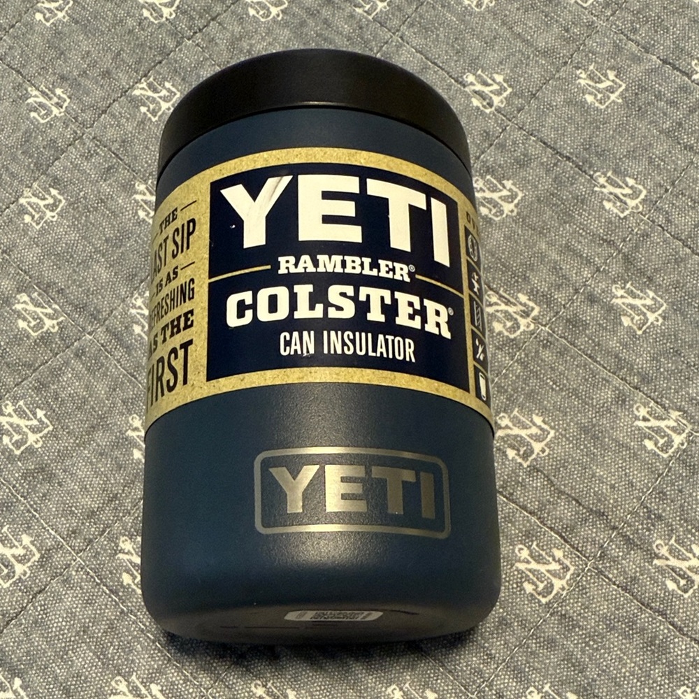 YETI Rambler Colster in Navy Blue